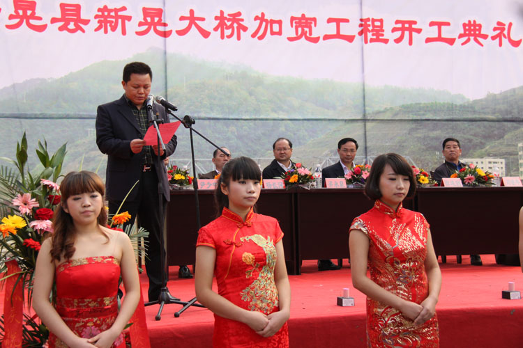 金橋競(jìng)舞夜郎志，彩路騰飛侗鄉(xiāng)情