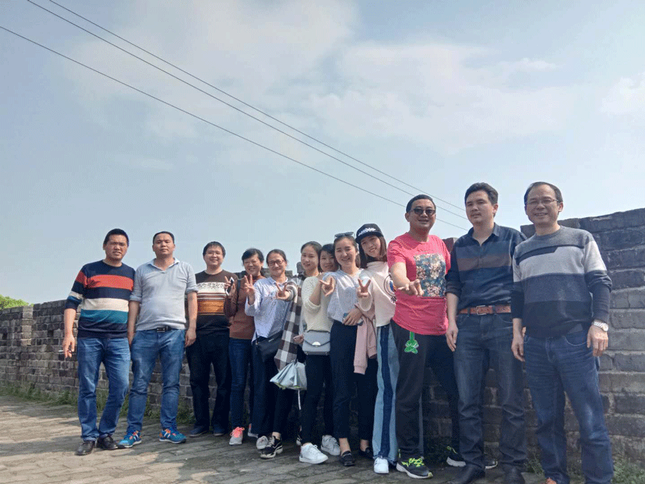 學習交流取真經(jīng)          攜手同聚增情誼